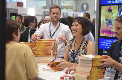 Tess Gerritsen signs ARCs of her forthcoming novel Playing with Fire